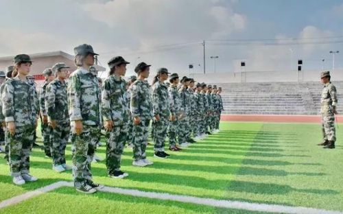 学生甲沟炎发作，教官暖心掏工具修脚，太暖啦！