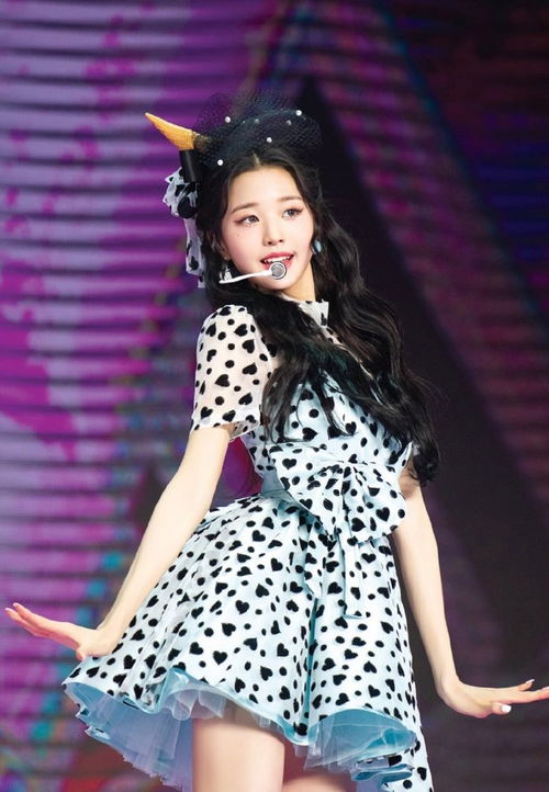 张元英出席宝格丽活动