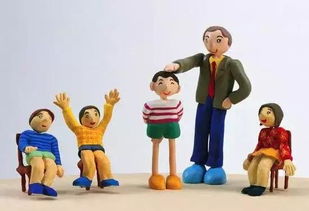 学生举板凳砸老师背后：警方介入调查真相