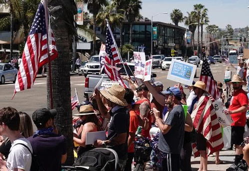 委内瑞拉民众高举旗帜参加活动