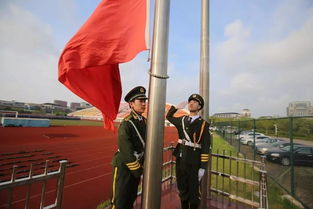 士兵们整齐的步伐声震耳欲聋