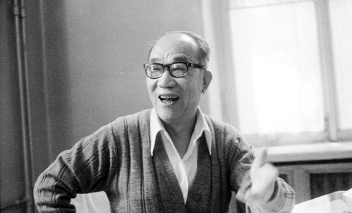 房文军与文艺人士合影照片