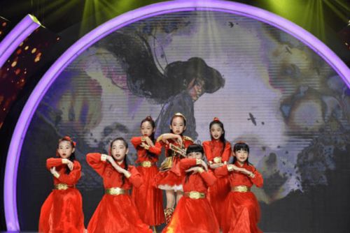 武汉再创佳绩！全女话剧《炮打高塔》震撼上演