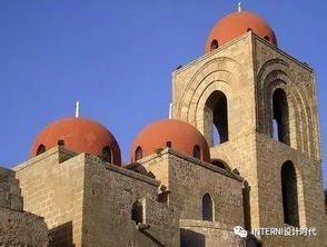 工人建造纪念碑的场景