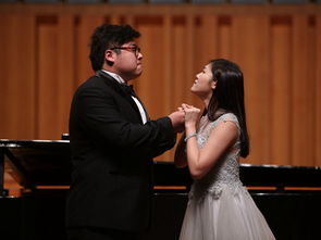 演员们认真排练