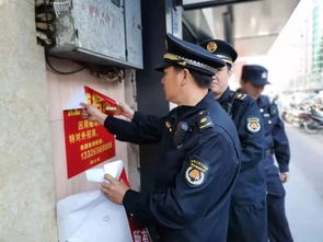 执法人员在工作中