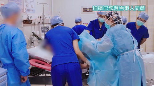 母亲等待孩子手术