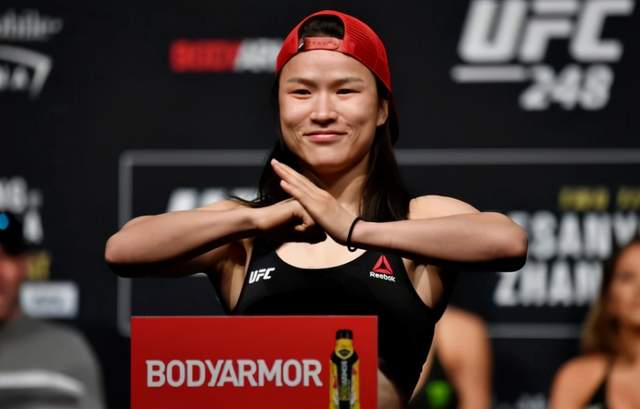 张伟丽与梅拉布·德瓦利什维利训练合照