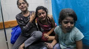 在加沙：记者直播时惨遭轰炸，真相令人揪心！