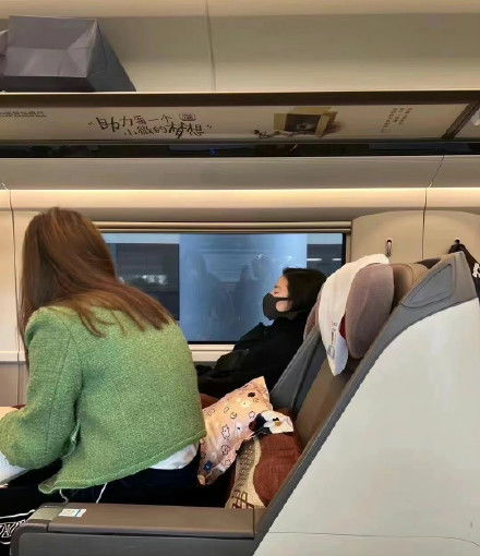 男子每天从张家口坐高铁往返北京上班，背后故事引人深思