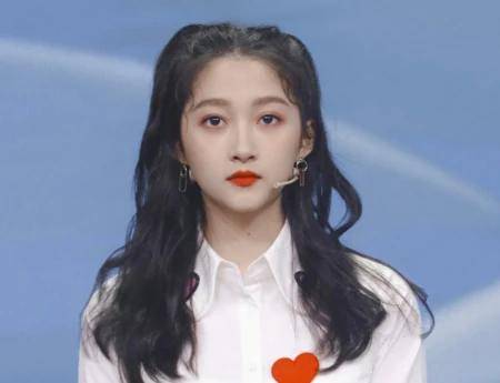 关晓彤的冰墩墩特效