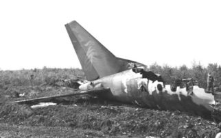 波兰F16战机航展排练时坠毁，飞行员命运牵动人心！