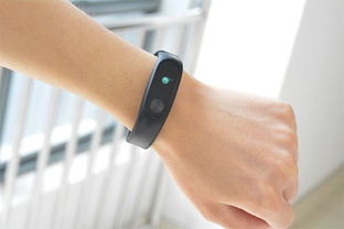 学生戴手环跑步