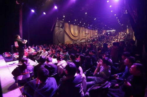 脱口秀演员表演