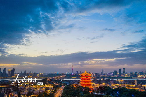 北京晚霞下的城市景象