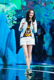 杨幂和金靖活动现场合影