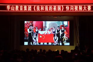 纪念馆里快闪唱歌的热闹画面