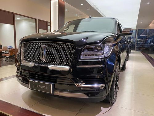 加长林肯车堵塞道路