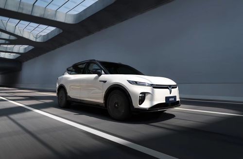 全新岚图知音汽车行驶状态