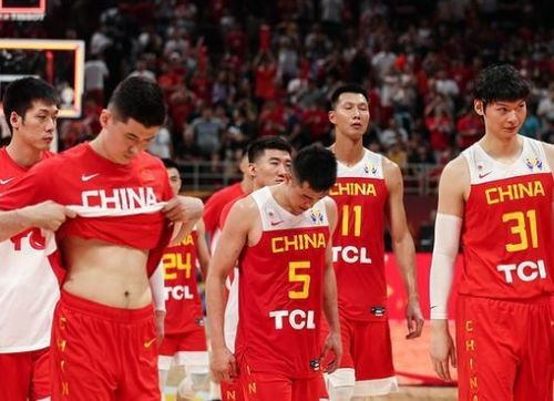 球员们庆祝画面