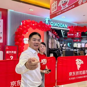 刘强东回宿迁老家逛自家京东折扣超市啦