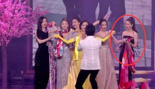 京东在江苏宿迁为66对客服新人办集体婚礼啦！