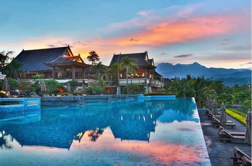 西双版纳惊现‘东北版纳’：东北人在西南扎根的奇妙现象