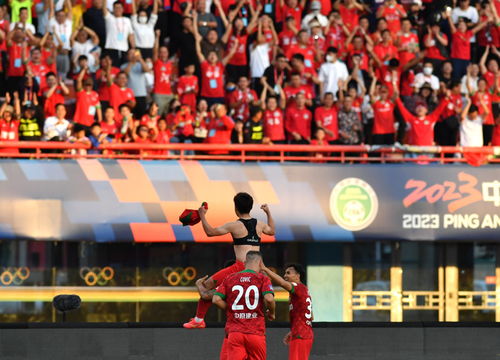 黄紫昌在比赛中带球突破