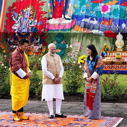 莫迪访日：日本女子着印服饰迎，背后故事引人深思