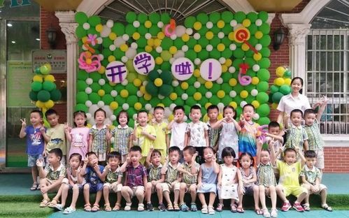 幼儿园开学典礼现场图