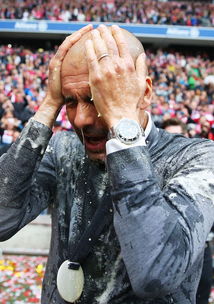 球场内外热闹非凡的景象