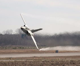 菲方军机在空中飞行