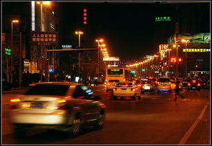 中国某城市繁华的影院街景