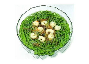 李芹展示即食莼菜产品