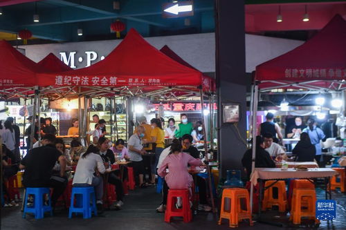 夜市热闹景象