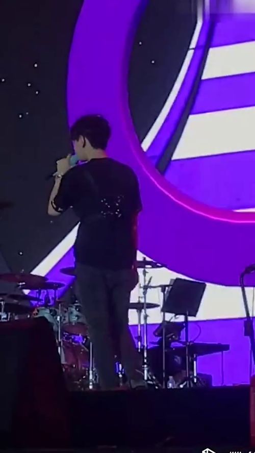 王源汪苏泷合唱《像晴天像雨天》，舞台炸裂！