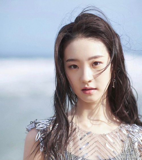 张艺凡和粉丝互动的场景