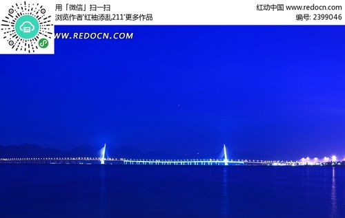 夜晚灯光璀璨的跨河大桥