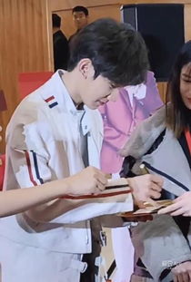 王源十二封信背后的故事：那些年的成长与感悟