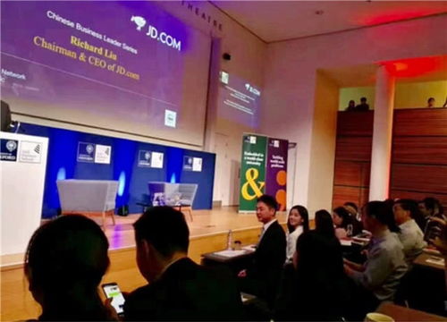 刘强东现身苏超观众席，为宿迁队加油助威背后的那些事儿