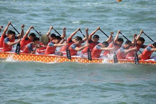 众人划桨开大船的场景