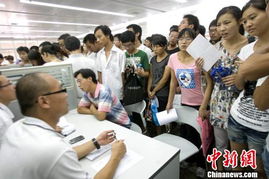 富士康招工现场的热闹场面