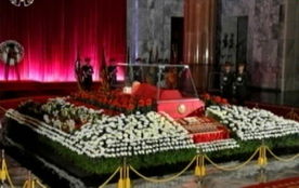 金正恩数次鞠躬缅怀援俄朝军烈士遗属背后的深意