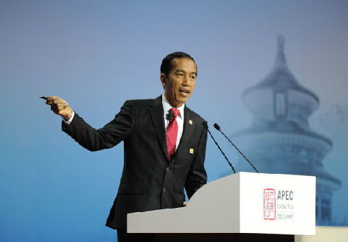 紧急取消访华行程，印尼总统陷入任内最大危机