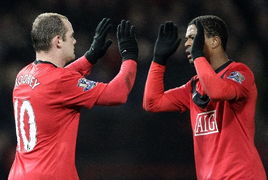 狼队获胜后的庆祝场景