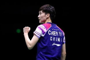 陈雨菲在训练中专注练习