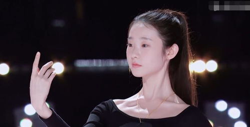 张艺凡的秋日恋曲：美拉德般的独特魅力