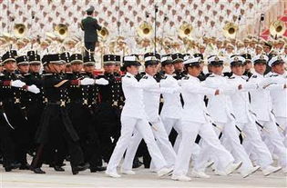 男女混编方队正在认真训练