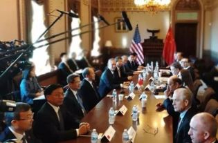 中方多次敦促美方改正错误做法，中美经贸关系面临考验