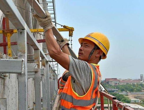 42岁男星陷入困境，从演员沦为工地苦力只为养家糊口！